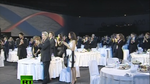 putin-sings-blueberry-hills-standing-ovation